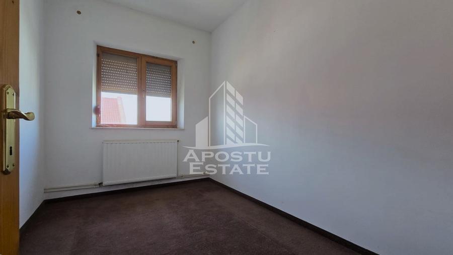 Apartament cu 4 camere semidecomandat în Vladimirescu