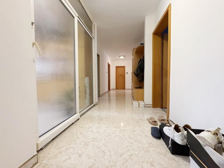 Apartament cu 3 camere decomandat, mobilat în Soarelui