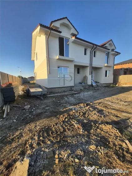 Casă cu 4 camere cu Teren 300 Mp în Moșnița Veche