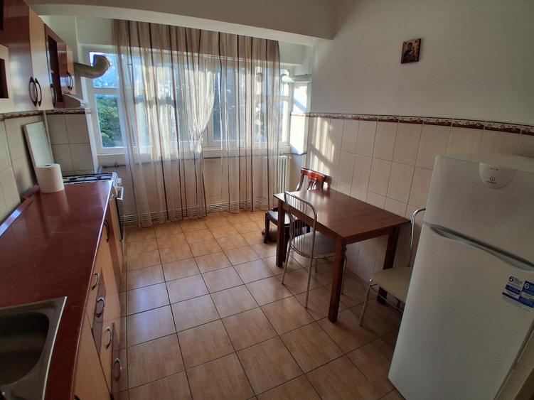 Apartament cu 3 camere decomandat în Centru Civic