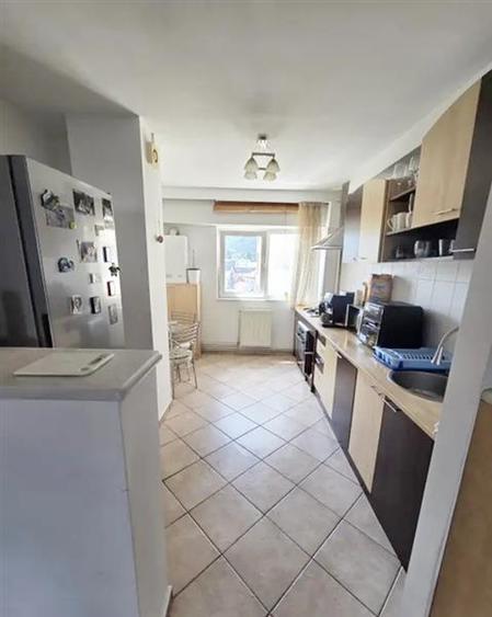 Apartament cu 3 camere decomandat în Centrul Civic