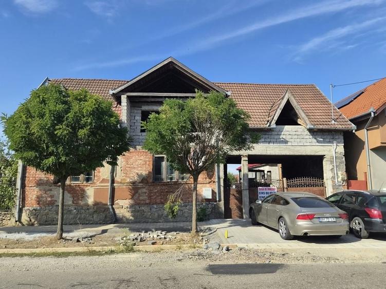 Casă cu 4 camere în Țețchea