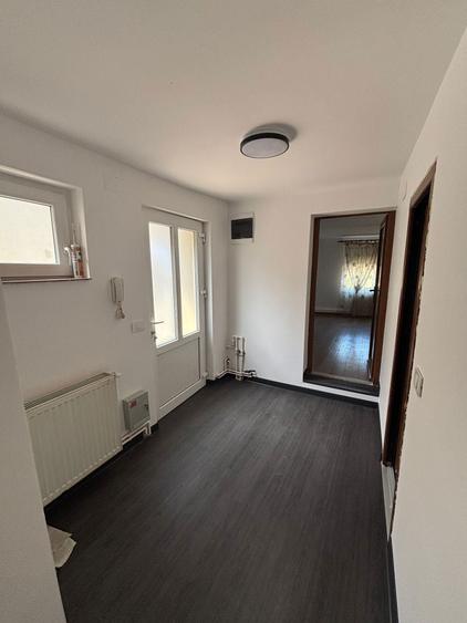 De inchiriat: Apartament 2 camere, proaspat renovat, la casa Ghimbav - 1