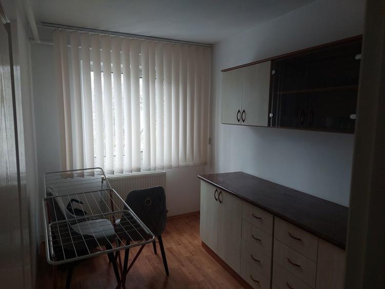 Inchiriez apartament 3 camere - 2