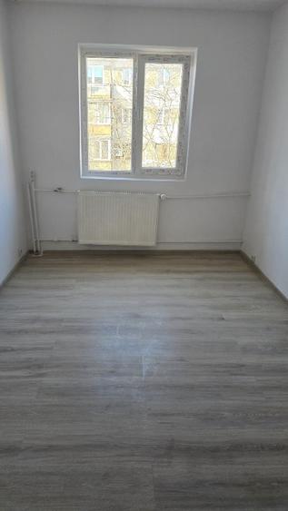 Apartament 4 camere,Dacia,et.3 - 1