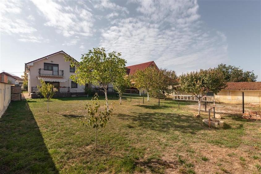 Casa P+M cu 4 camere+living+loc de luat masa in Santion - 46