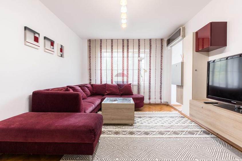Apartament cu 3 camere decomandat, mobilat în Ultracentral