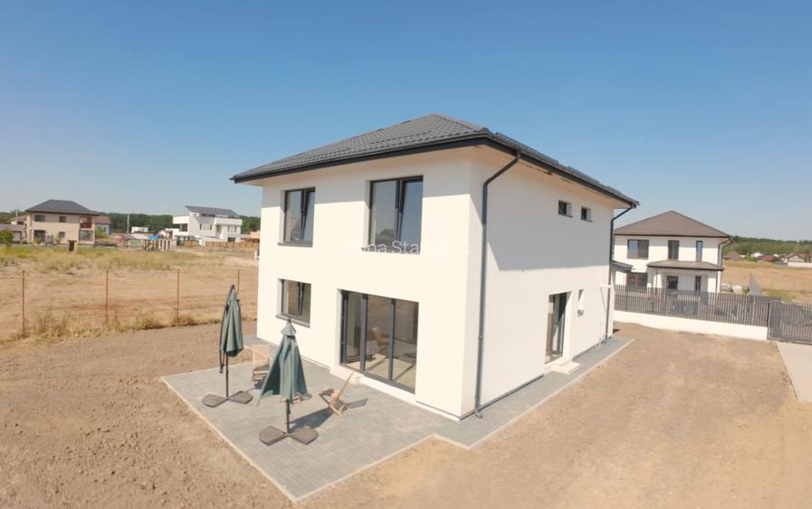 2 vile cochete in apropierea padurii cu teren generos