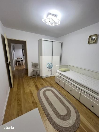 Apartament cu 3 camere decomandat în Liliacului
