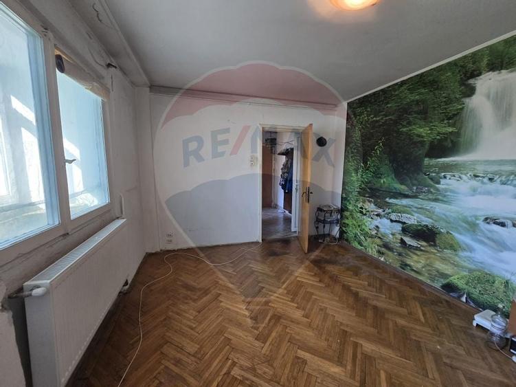 DE VANZARE Apartament cu 3 camere în zona Titan - 1