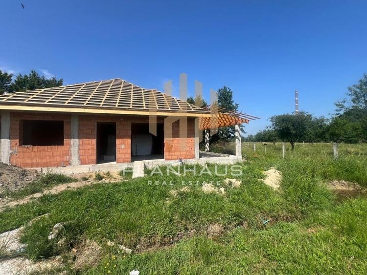 Case individuale Satu Nou de Sus , la rosu / semifinisate , 500 - 700 mp teren - 9