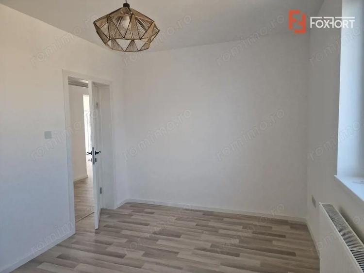 Casa individuala de vanzare cu 3 camere si teren de 710 mp - Izvin - 3