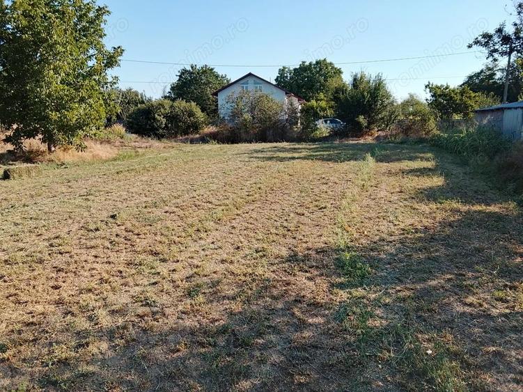 Vand teren cu construc?ie curent electric apa strada asfaltata zona lini?tita ideal pentru construir - 1
