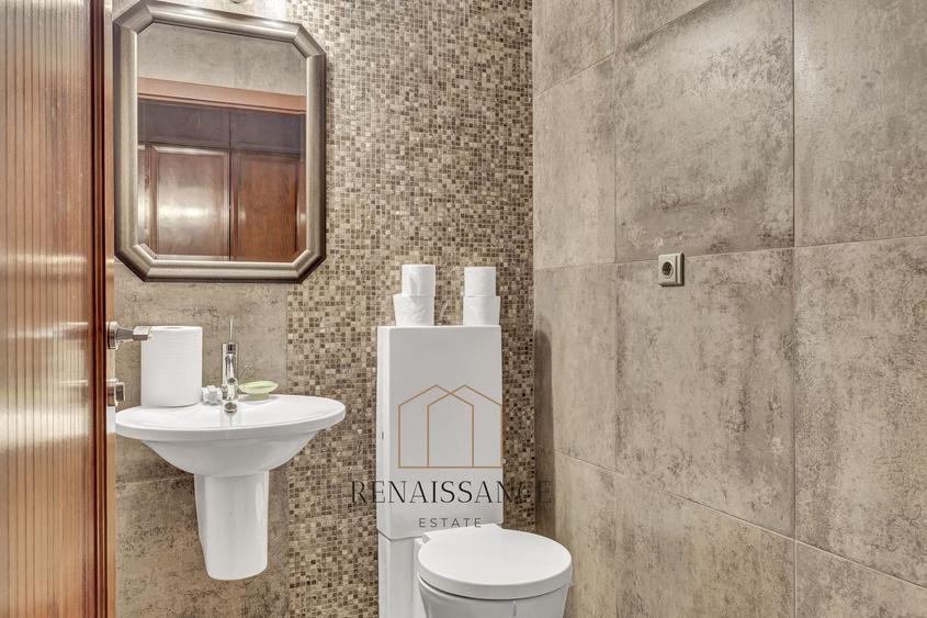 Casă individuală cu 14 camere cu Piscina în Plopi