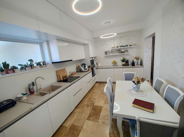 Vand casa Duplex Timisoara zona Braytim, 4 camere + living, 3 bai - 3