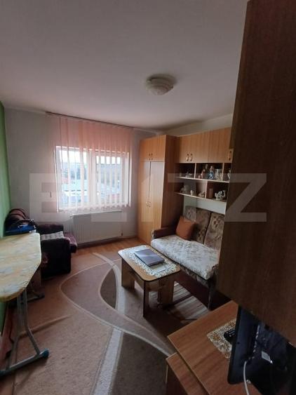 Apartament cu 3 camere semidecomandat, mobilat în Central