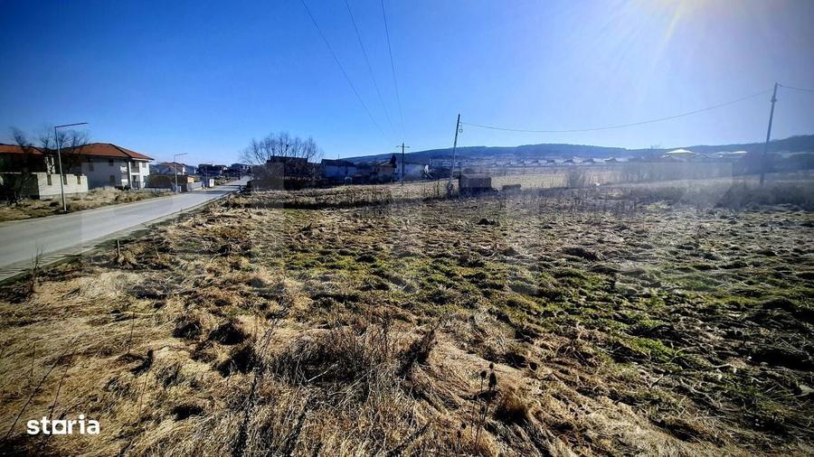Teren construibil -556 mp situat in Chinteni in zona de case, front 1 - 4