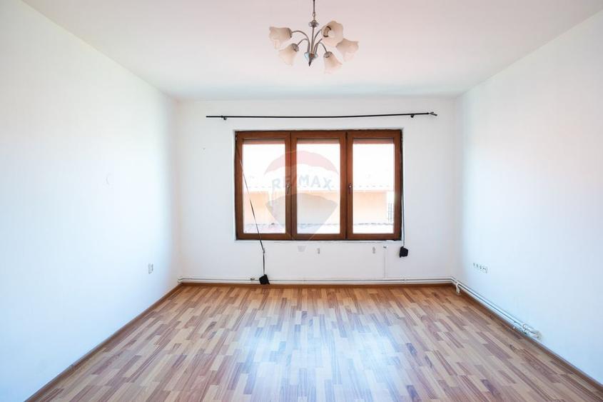 Casă individuală de Vânzare, 242mp utili+ teren de 380mp, în Pitești - 16