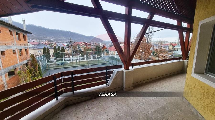 Casă / Vilă de lux cu 2 garaje, 10 camere de vânzare în BAIA MARE - 32