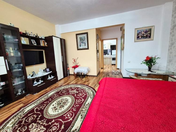 Garsoniera decomandata - bloc nou - zona Poarta 6 - 2