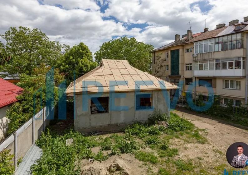 Casa de vanzare, centrala, pe str. Oituz, Bacau - 1