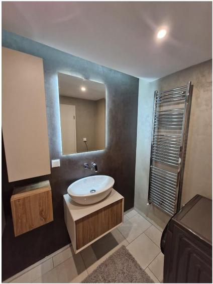 Apartament cu 3 camere decomandat în Tractorul