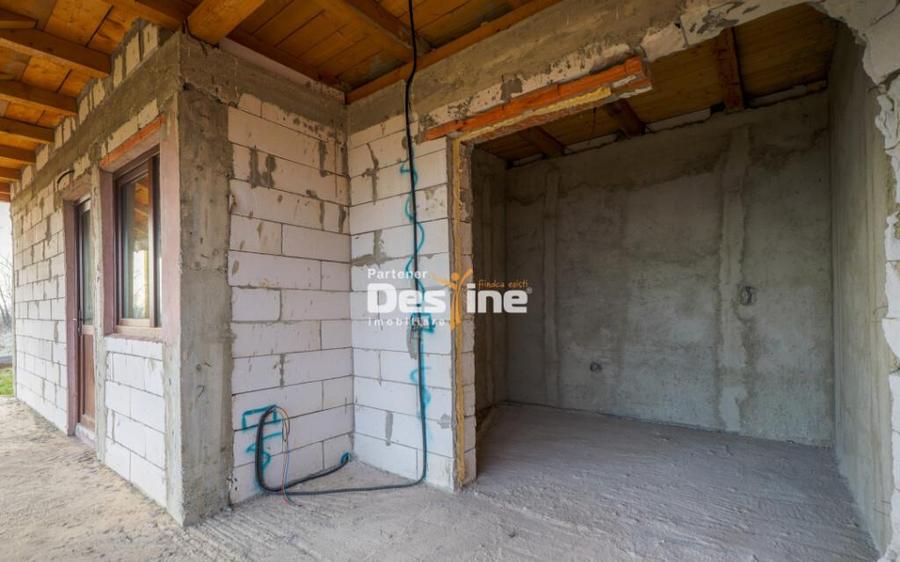 Casa individuala la ro?u cu utilia?i ?i 570 mp teren C - 11