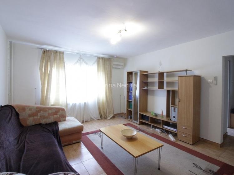 Mall Vitan - Foisorului, apartament 3 camere, 77 mp, decomandat, 2 bai, etaj 5/8 Mall Vitan - Foisorului, apartament 3 camere, 77 mp, decomandat, 2 bai, etaj 5/8
