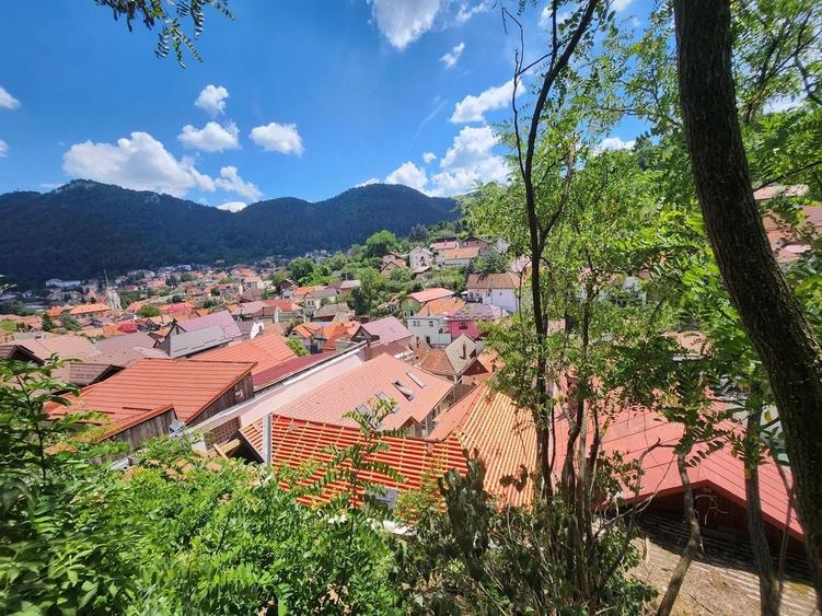 CASA CU TEREN IN Cartierul Schei - 1