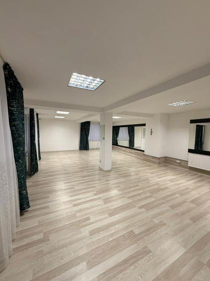 Doamna Ghica aproape de rond Doamna Ghica si Parc Plumbuita - 1