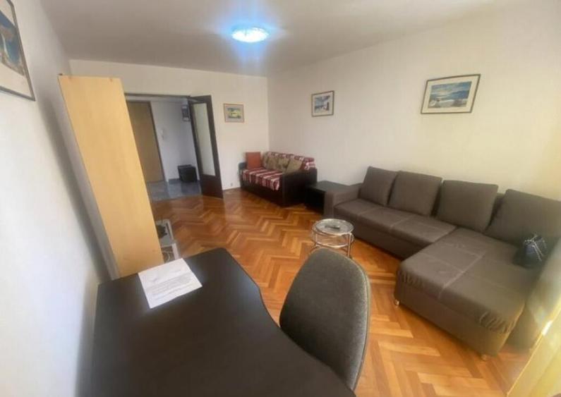 Central,B dul.Unirii, colt cu B-dul. Mircea Voda,Ap.2 cam. - 7