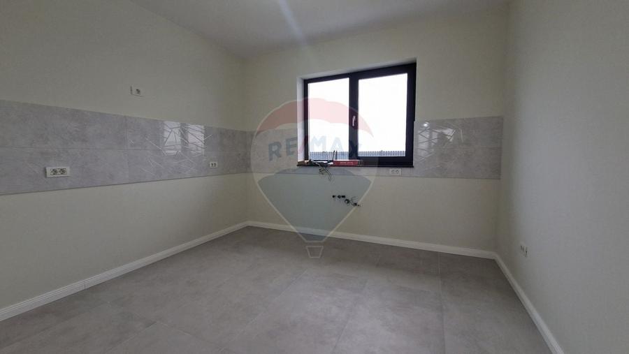 Casă / Vilă cu 3 camere de vânzare Ciocanesti - 16