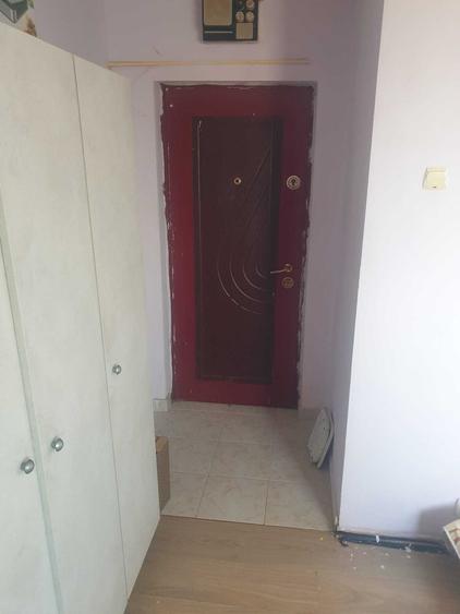 Proprietar vand Garoniera vis-a-vis de Spitalul Pantelimon, sector 2 - 3