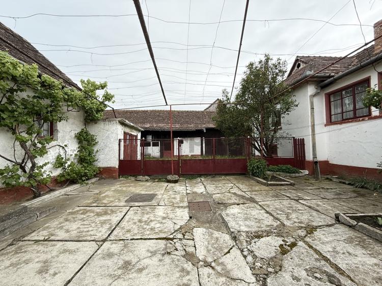 CASĂ COMPUSĂ DIN 2 CORPURI + CURTE + ANEXE - ORAȘ RUPEA -STR.VAII 38 - 5