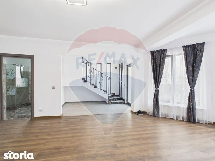 Casa / Vila cu 5 camere de vanzare - 6