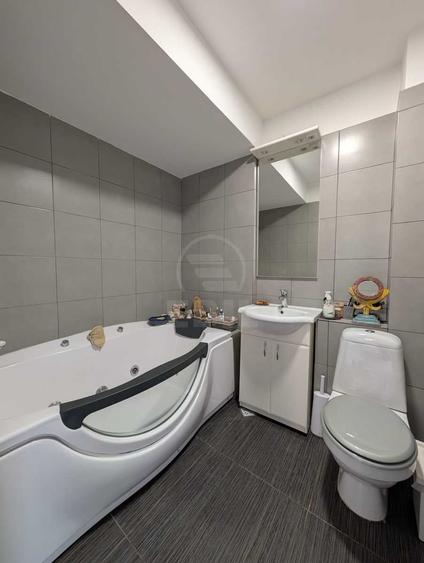 Apartament cu 2 camere semidecomandat în Florești