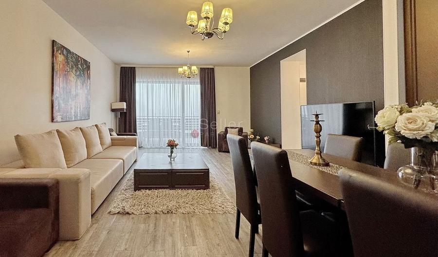 Priveliste spre masivul Postavarul - 2