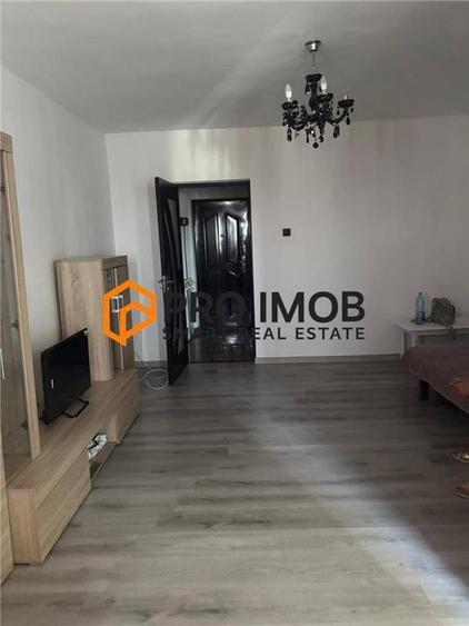 Garsonieră decomandată, mobilată în Micro 3