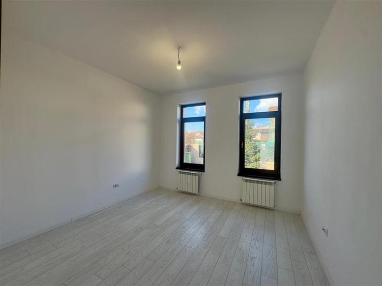 Vilă elegantă individuală în Valea Lupului  5 camere - 37