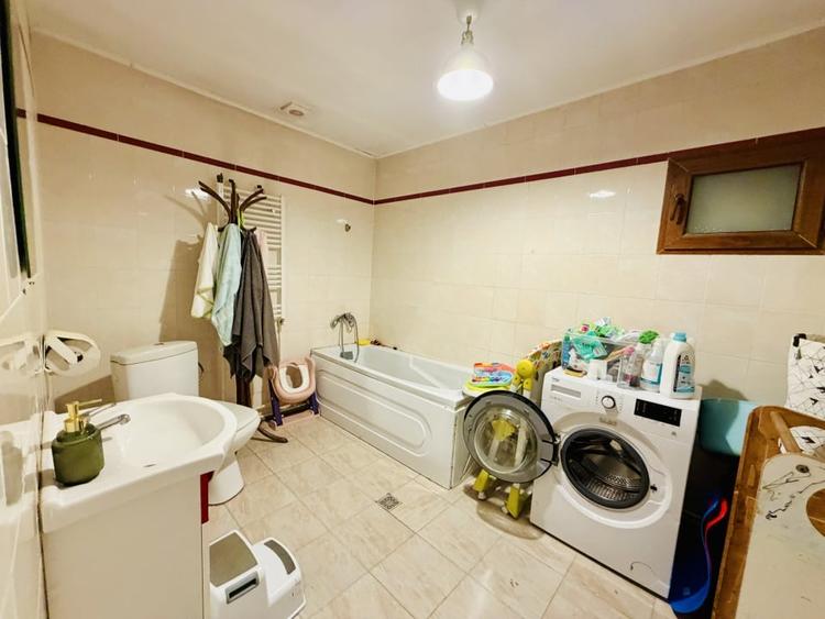 Apartament 3 camere in vila Giulesti zona linistita si curte generoasa etaj 1 - 12