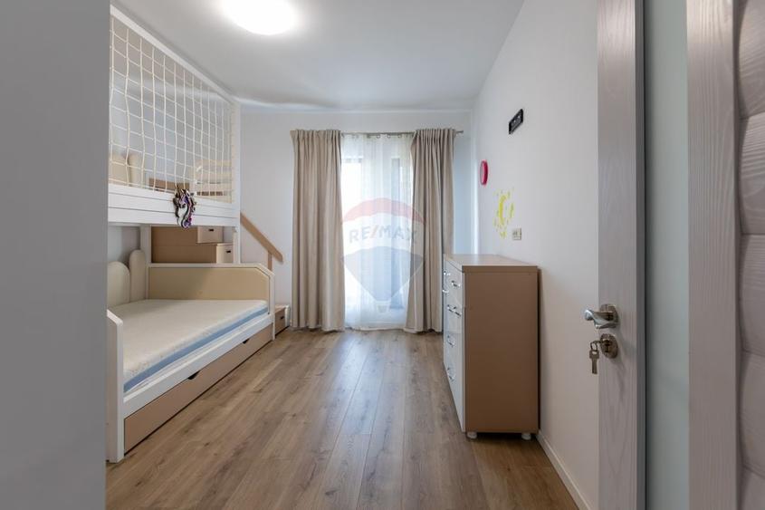 Casă de vânzare - 110 mp,  Serbanesti - 13