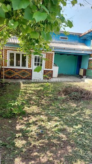 Vand casa in comuna strunga sat farcaseni