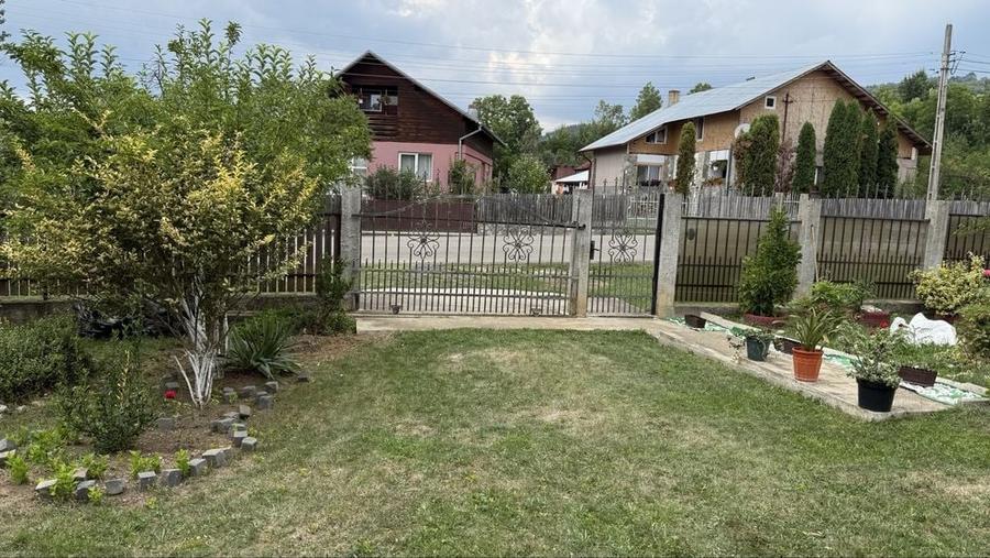 Casă cu 4 camere în Valea Oprii