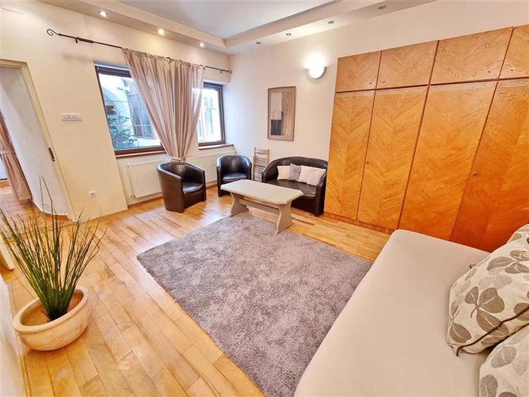 Garsoniera spatioasa de inchiriat in Centrul Istoric al Brasovului - 3