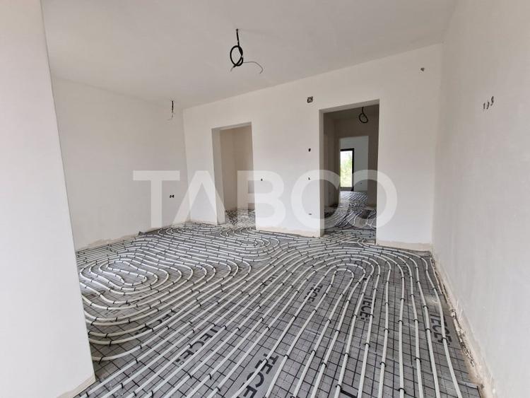 Casa individuala de vanzare cu teren, terasa, garaj si curte Selimbar - 20