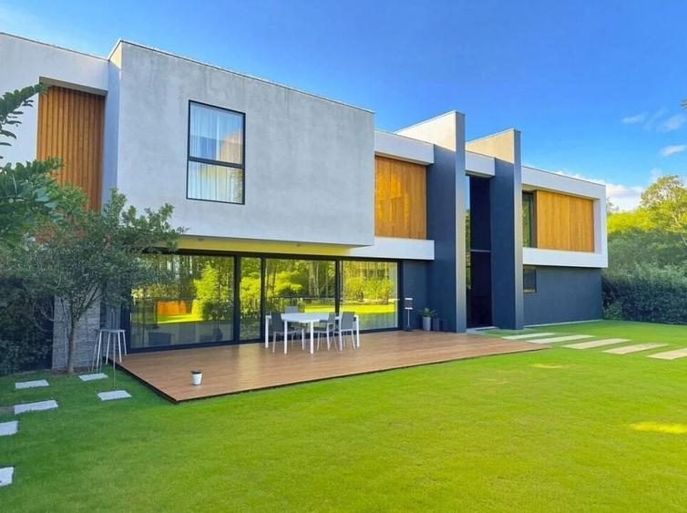 Villa with modern architecture, heated pool, 1000sqm yard, Iancu Nicolae area - 1