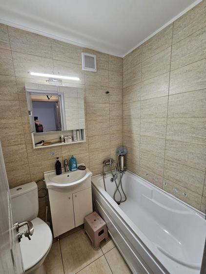 Apartament 3 camere, 68 mp, etaj 4 cu panorama deosebita, Trivale Complex 2, complet renovat 105.000 negociabil - 1