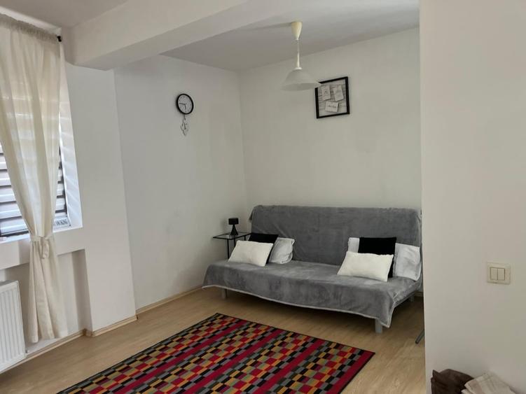 Garsonieră decomandată în Păcii