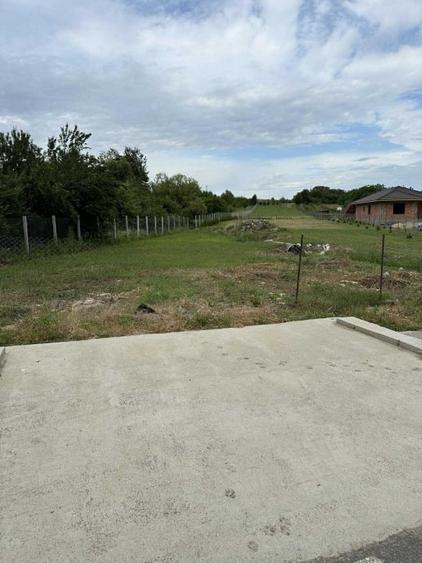 Vând 5000m pătrați teren,intravilan și extravilan. - 3