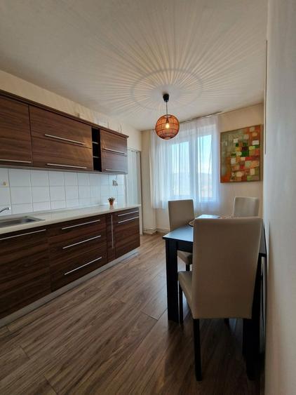 De inchiriat apartament cu trei camera - 1